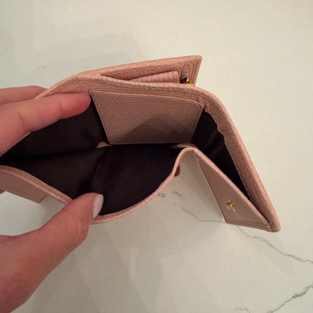 Gucci Blush Pink Leather Wallet with Gold Logo - Picture 6 of 6